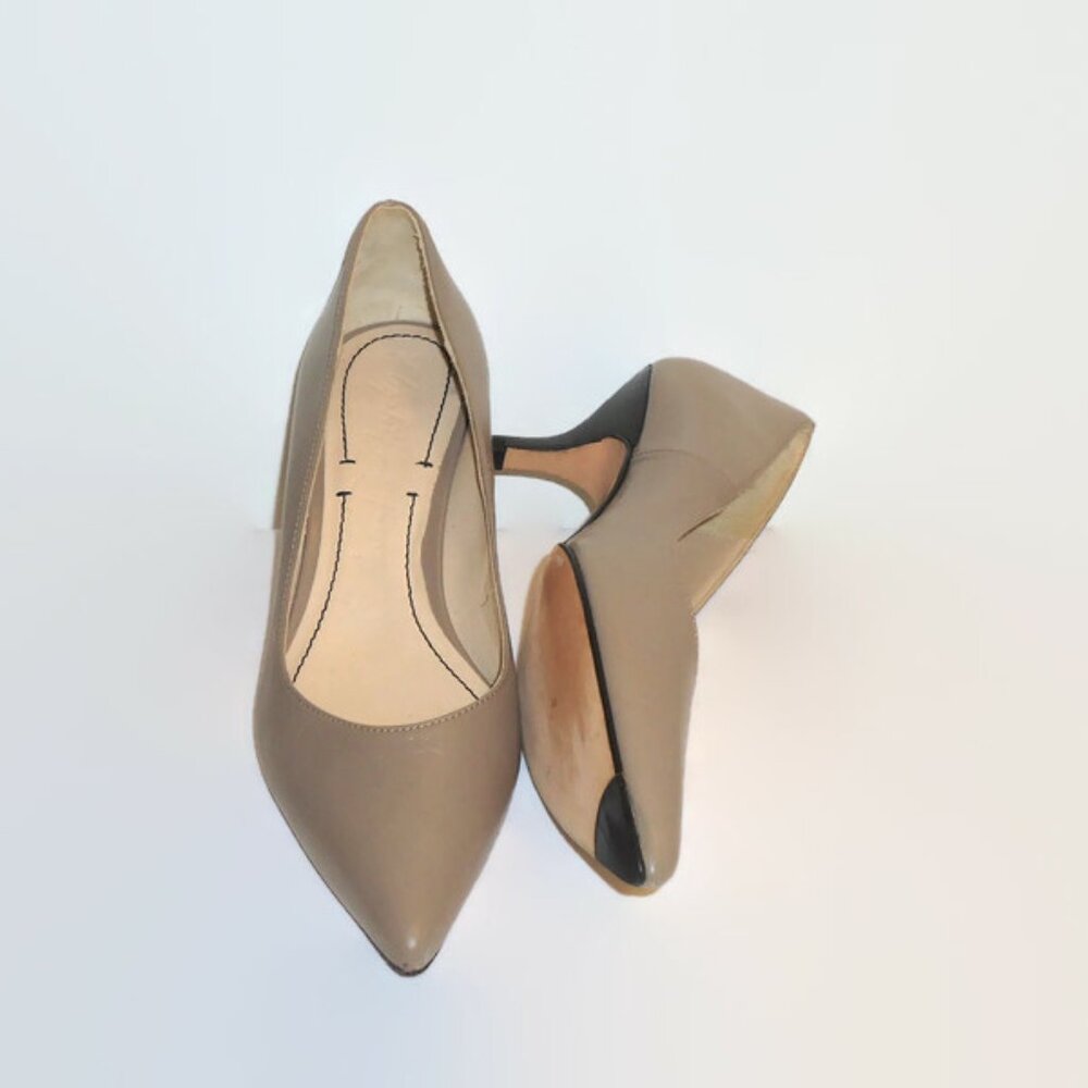 Elizabeth and James Taupe Leather Low Heel Pumps, Sz.6